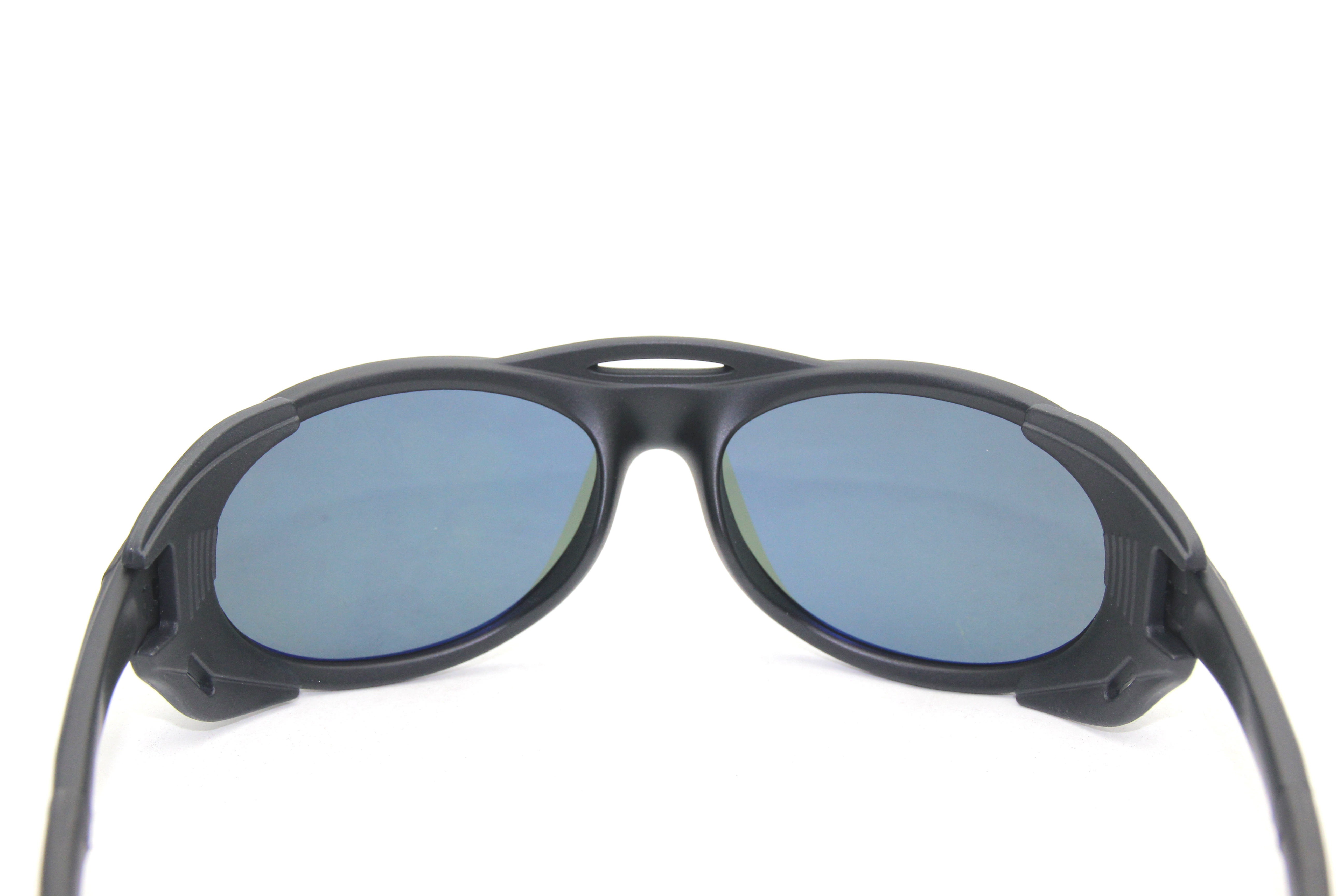 which can protect eyes from light leakage side shield isTPE material