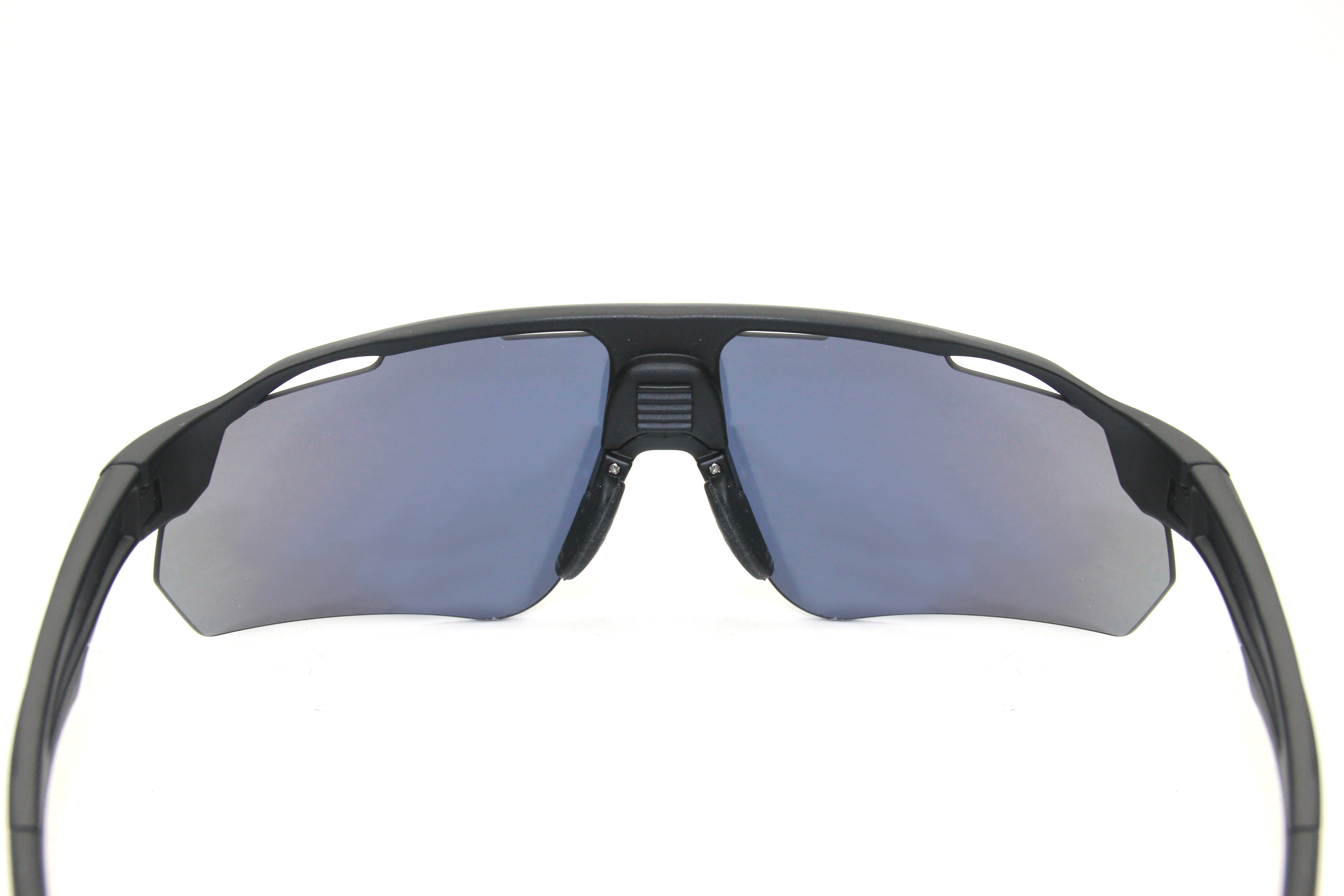 Glasses Very easy to change lens it can change lens with a easy pull