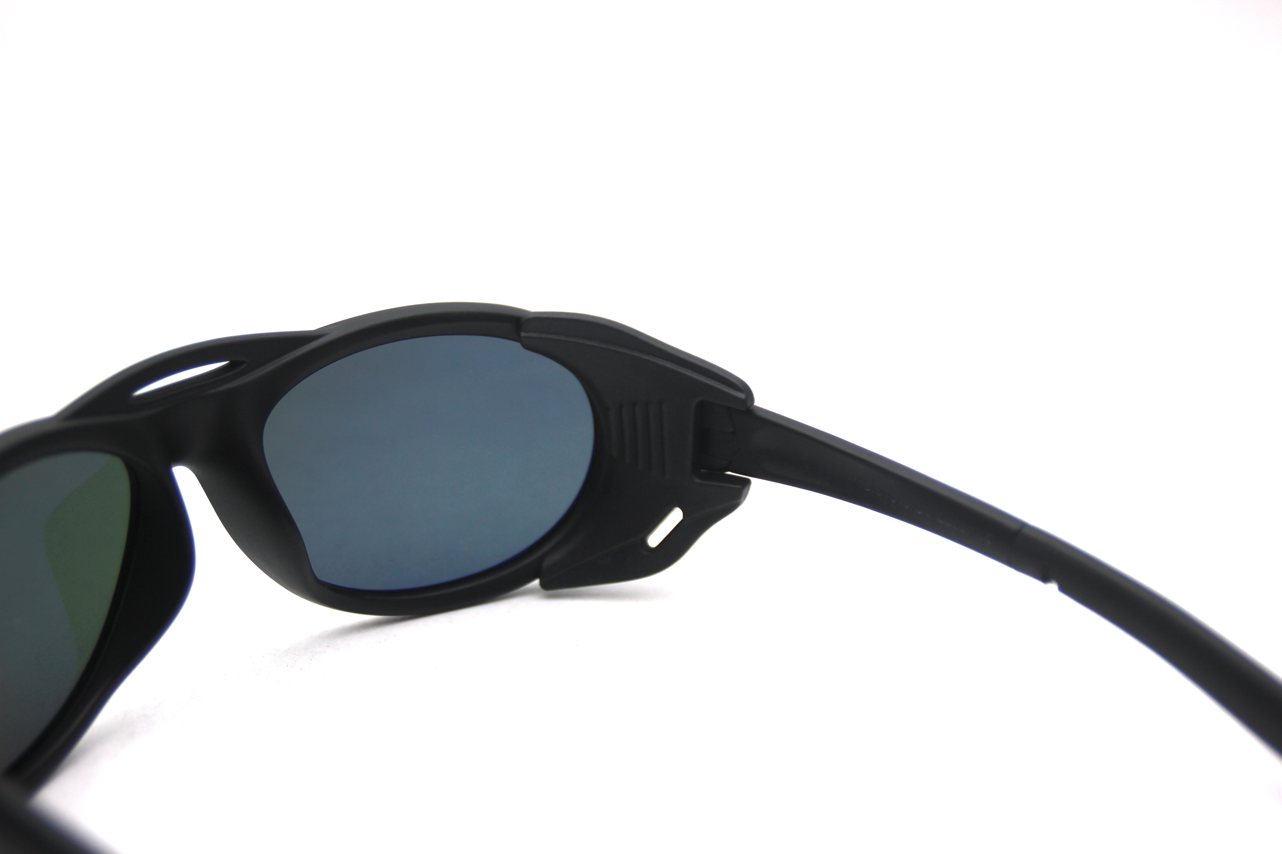 which can protect eyes from light leakage side shield isTPE material